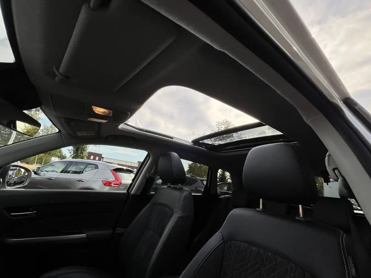 1.5 Hybrid Style Automaat | Pano | Adapt. Cruise | Dodehoek | Camera | Navi | Carplay | Half leder/suéde | etc. etc.