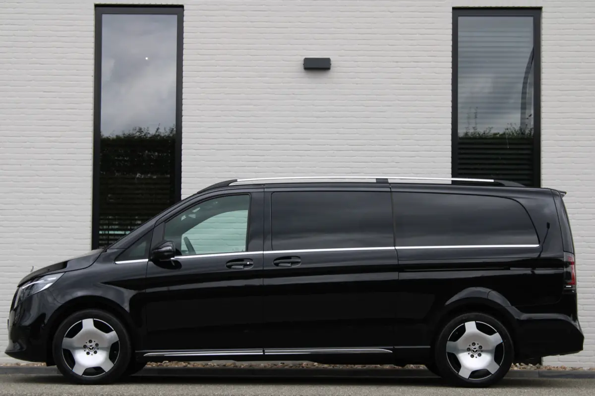 300d / XXL / DC / AMG / Exclusive / 4-Matic / Luchtv / Elec Stoelen / Burmester / NIEUWSTAAT