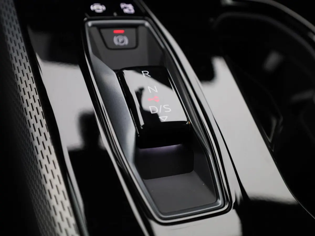 Avant 2.0 quattro S edition Competition 367 PK | Adaptive cruise control | RS Carbon Styling Pack | Bang & Olufsen | 360 graden camera | Dodehoekdetectie | Head-up display | Stoelen voor, el