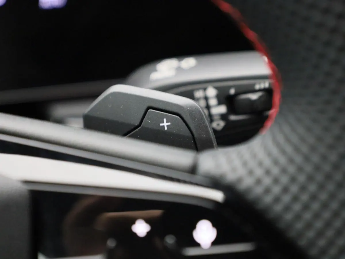 Avant 2.0 quattro S edition Competition 367 PK | Adaptive cruise control | RS Carbon Styling Pack | Bang & Olufsen | 360 graden camera | Dodehoekdetectie | Head-up display | Stoelen voor, el