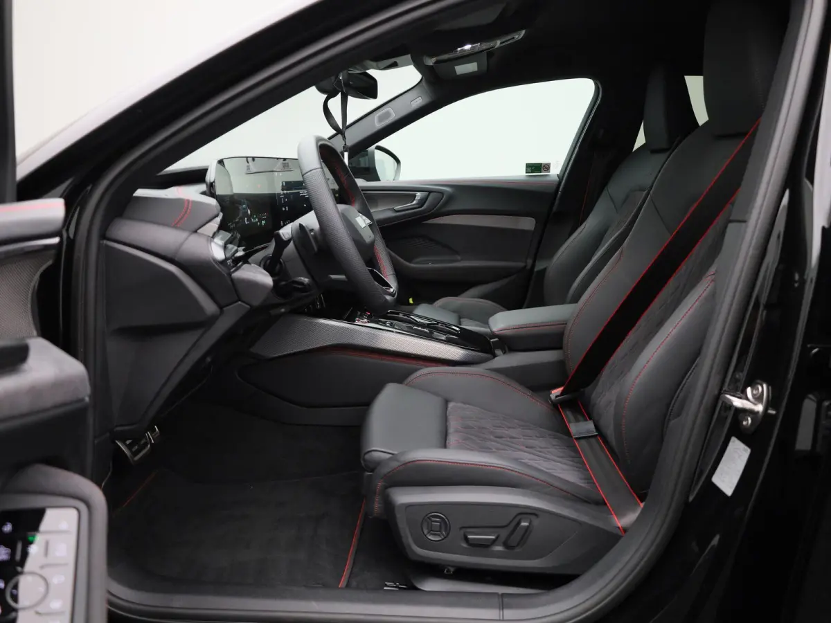 Avant 2.0 quattro S edition Competition 367 PK | Adaptive cruise control | RS Carbon Styling Pack | Bang & Olufsen | 360 graden camera | Dodehoekdetectie | Head-up display | Stoelen voor, el