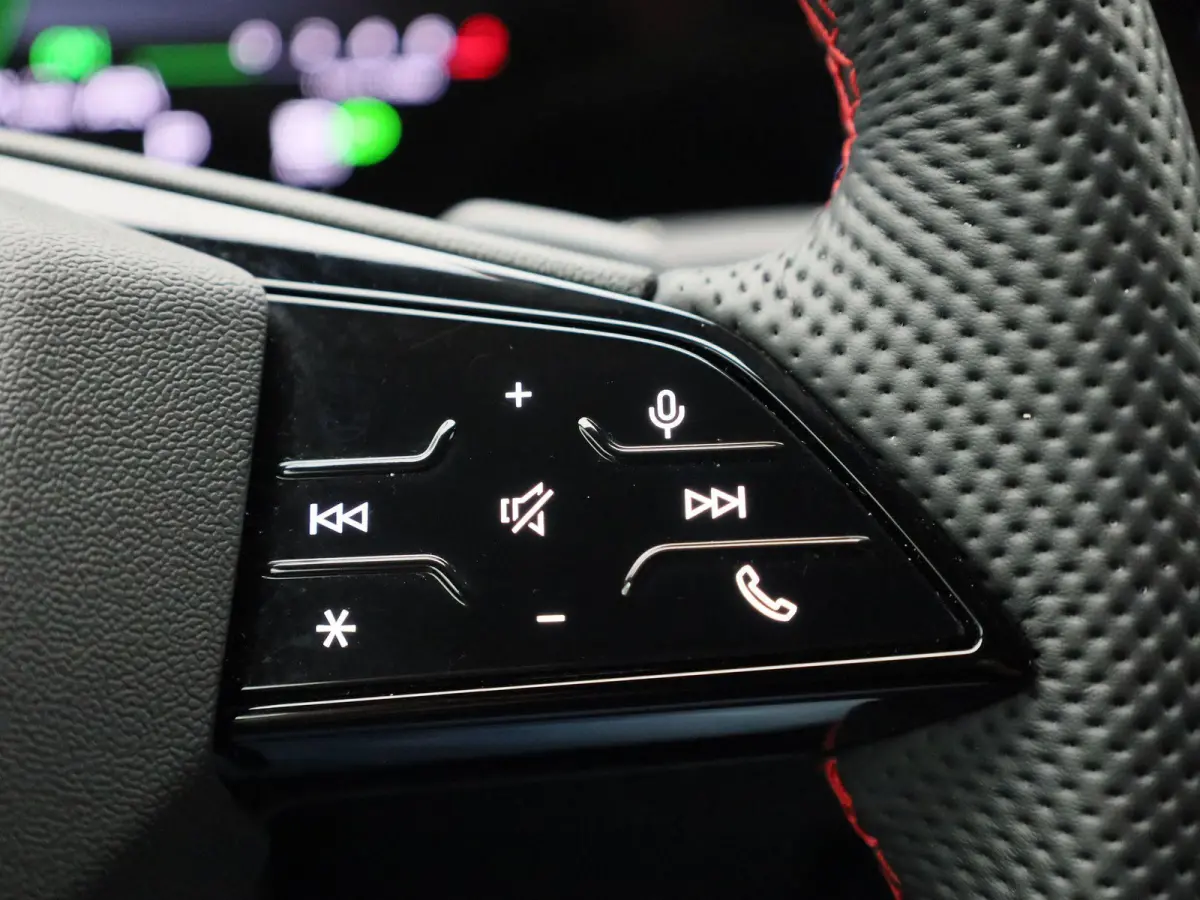 Avant 2.0 quattro S edition Competition 367 PK | Adaptive cruise control | RS Carbon Styling Pack | Bang & Olufsen | 360 graden camera | Dodehoekdetectie | Head-up display | Stoelen voor, el