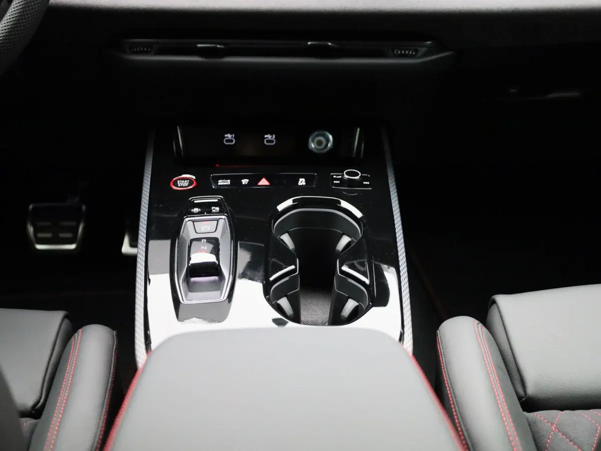 Avant 2.0 quattro S edition Competition 367 PK | Adaptive cruise control | RS Carbon Styling Pack | Bang & Olufsen | 360 graden camera | Dodehoekdetectie | Head-up display | Stoelen voor, el