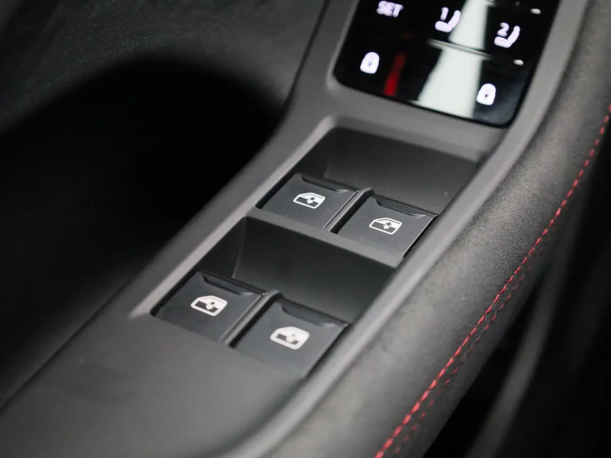 Avant 2.0 quattro S edition Competition 367 PK | Adaptive cruise control | RS Carbon Styling Pack | Bang & Olufsen | 360 graden camera | Dodehoekdetectie | Head-up display | Stoelen voor, el
