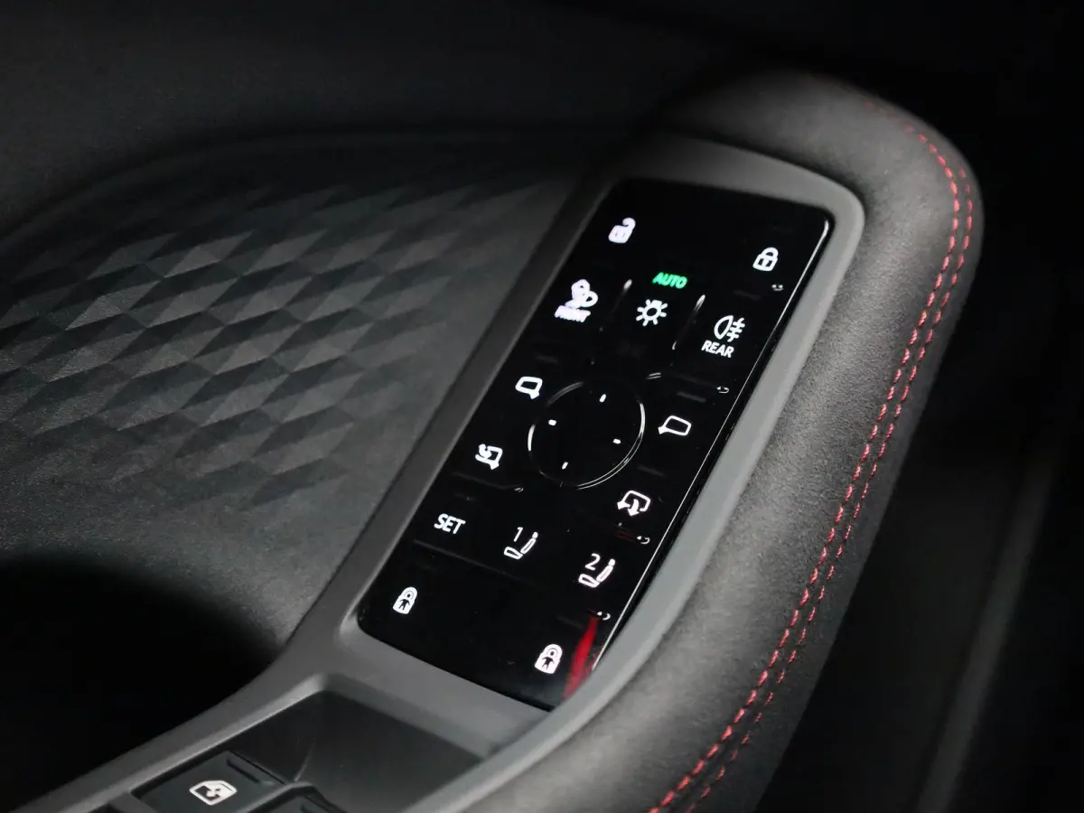 Avant 2.0 quattro S edition Competition 367 PK | Adaptive cruise control | RS Carbon Styling Pack | Bang & Olufsen | 360 graden camera | Dodehoekdetectie | Head-up display | Stoelen voor, el
