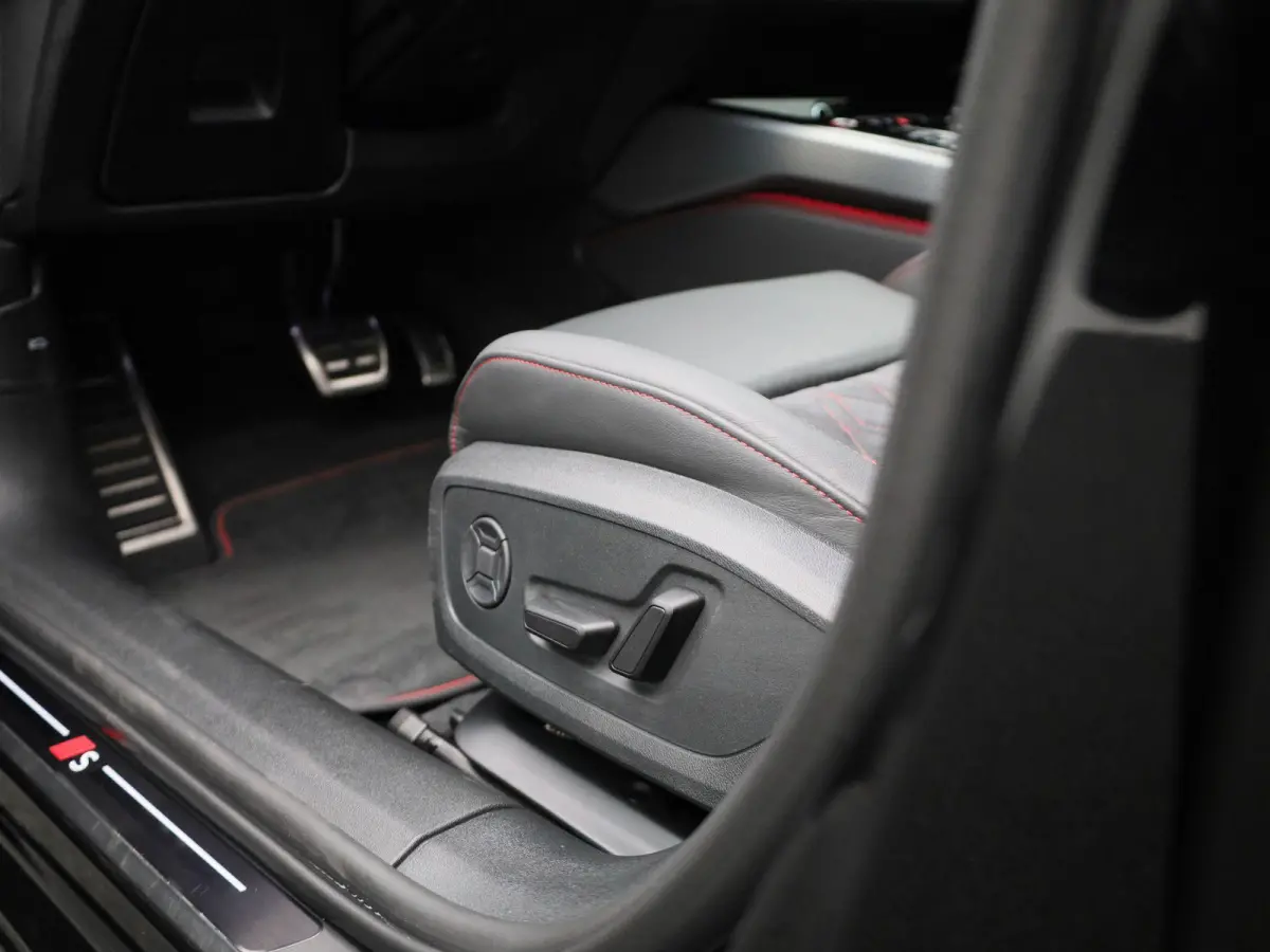 Avant 2.0 quattro S edition Competition 367 PK | Adaptive cruise control | RS Carbon Styling Pack | Bang & Olufsen | 360 graden camera | Dodehoekdetectie | Head-up display | Stoelen voor, el