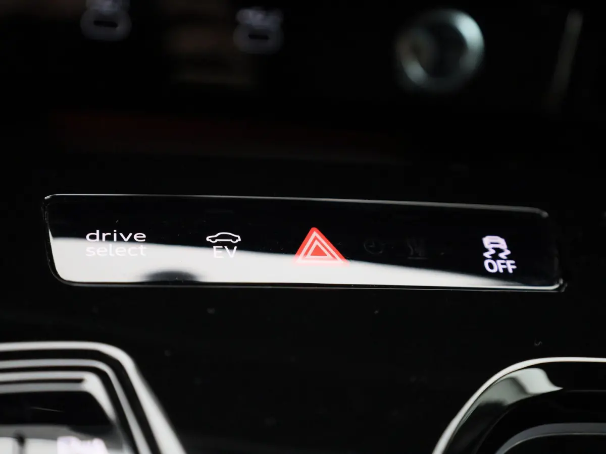 Avant 2.0 quattro S edition Competition 367 PK | Adaptive cruise control | RS Carbon Styling Pack | Bang & Olufsen | 360 graden camera | Dodehoekdetectie | Head-up display | Stoelen voor, el