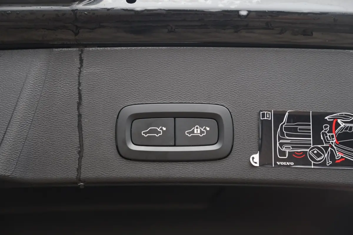 T4 R-Design | Stoelverwarming | Parkeercamera | Glossy Black | Memory Stoel | Keyless