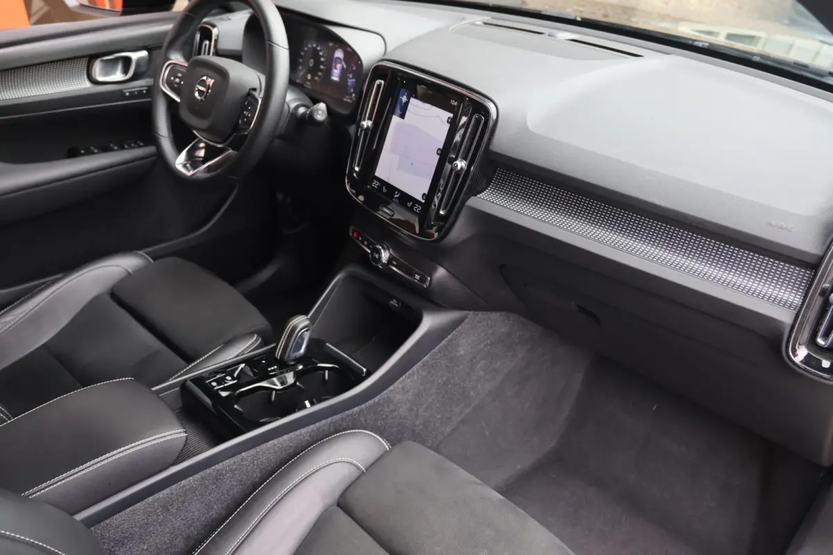 T4 R-Design | Stoelverwarming | Parkeercamera | Glossy Black | Memory Stoel | Keyless