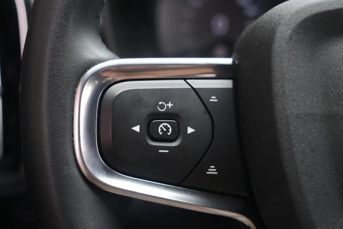 T4 R-Design | Stoelverwarming | Parkeercamera | Glossy Black | Memory Stoel | Keyless