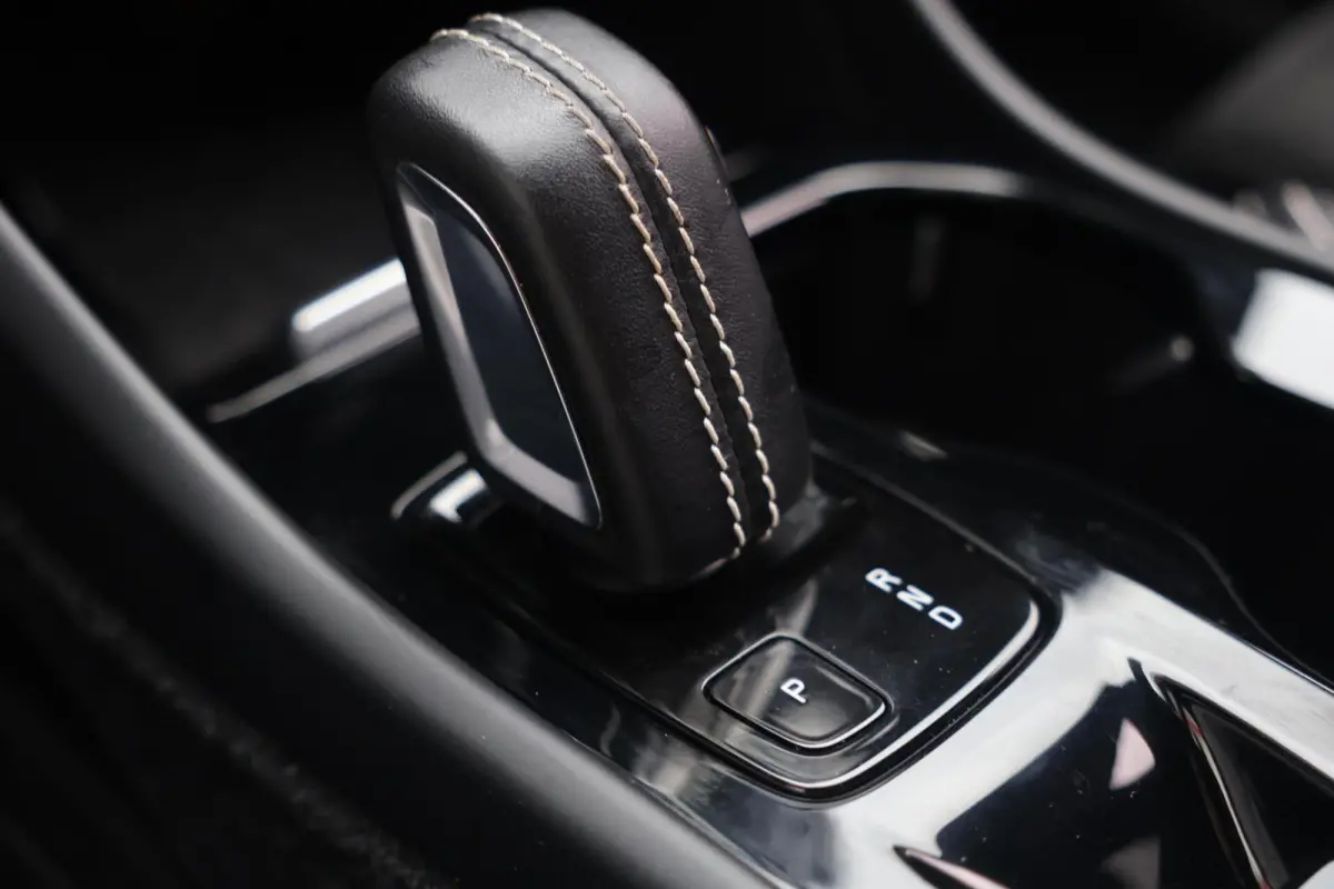 T4 R-Design | Stoelverwarming | Parkeercamera | Glossy Black | Memory Stoel | Keyless