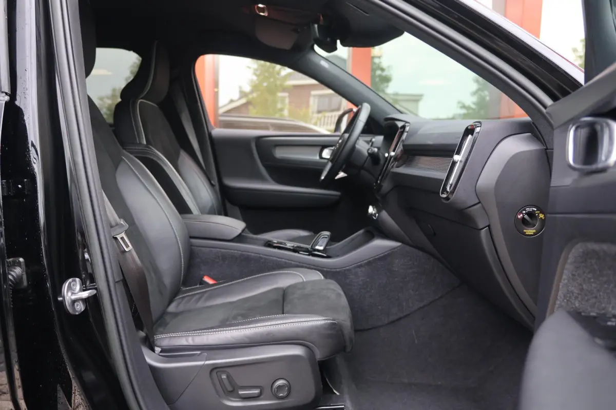 T4 R-Design | Stoelverwarming | Parkeercamera | Glossy Black | Memory Stoel | Keyless