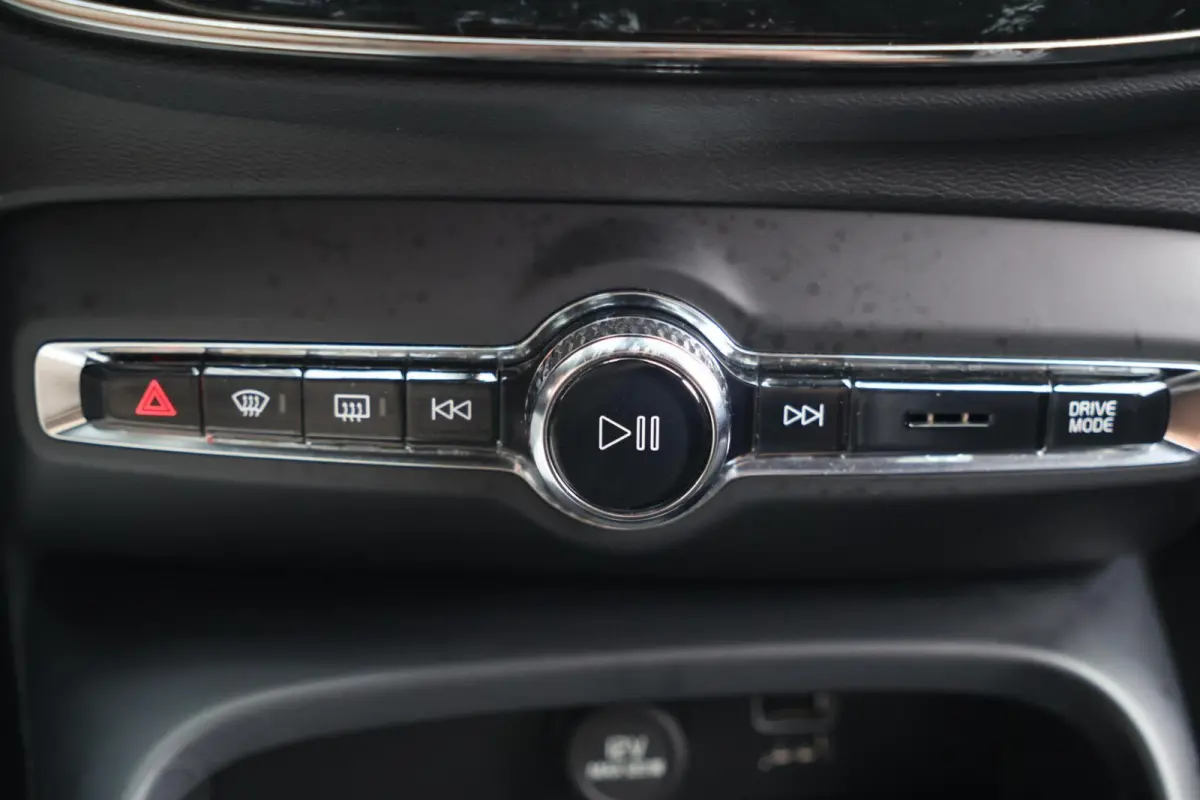 T4 R-Design | Stoelverwarming | Parkeercamera | Glossy Black | Memory Stoel | Keyless