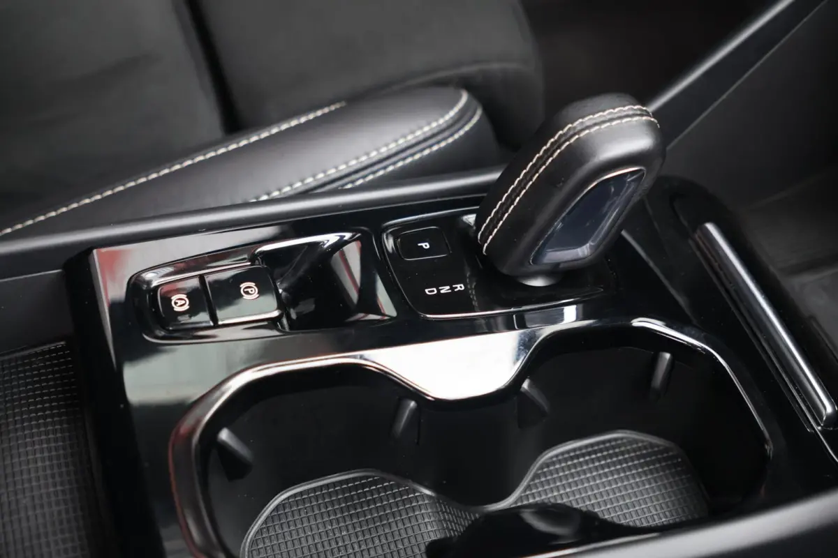 T4 R-Design | Stoelverwarming | Parkeercamera | Glossy Black | Memory Stoel | Keyless