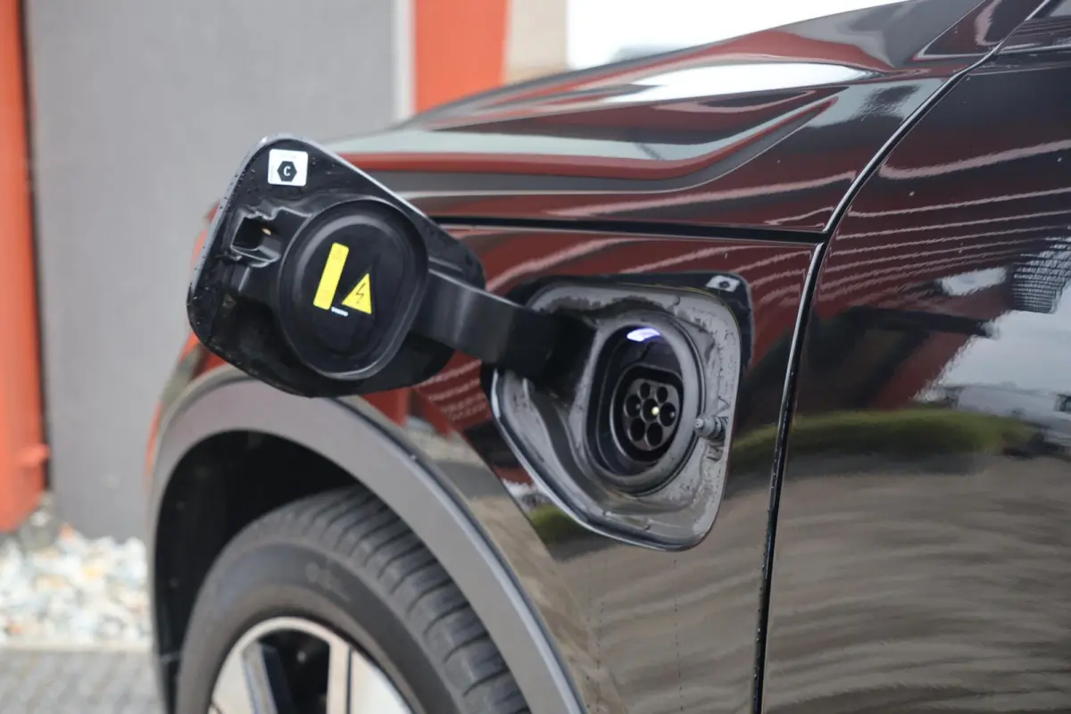 T4 R-Design | Stoelverwarming | Parkeercamera | Glossy Black | Memory Stoel | Keyless