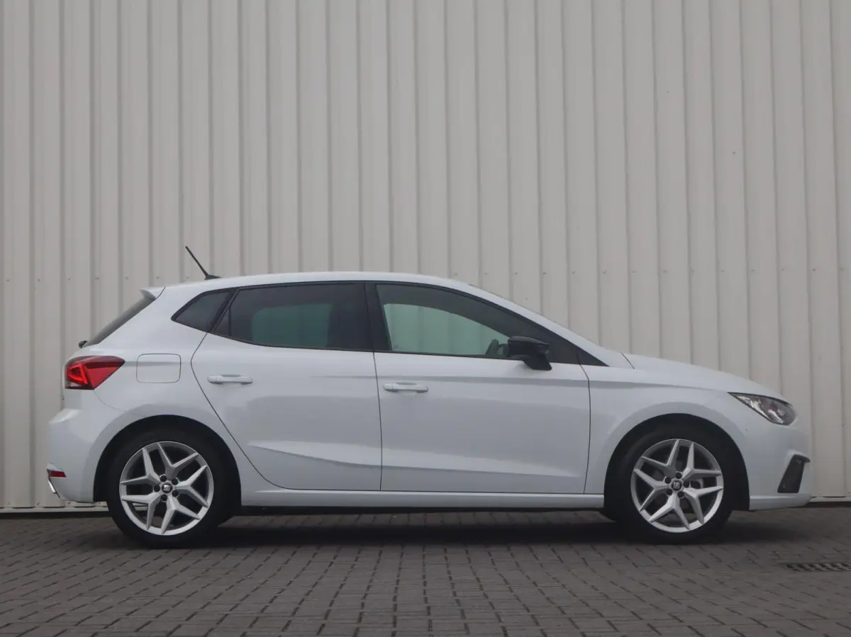 1.0 TSI 95pk FR Business Intense | Achteruitrijcamera | ACC | Apple Carplay/Android Auto