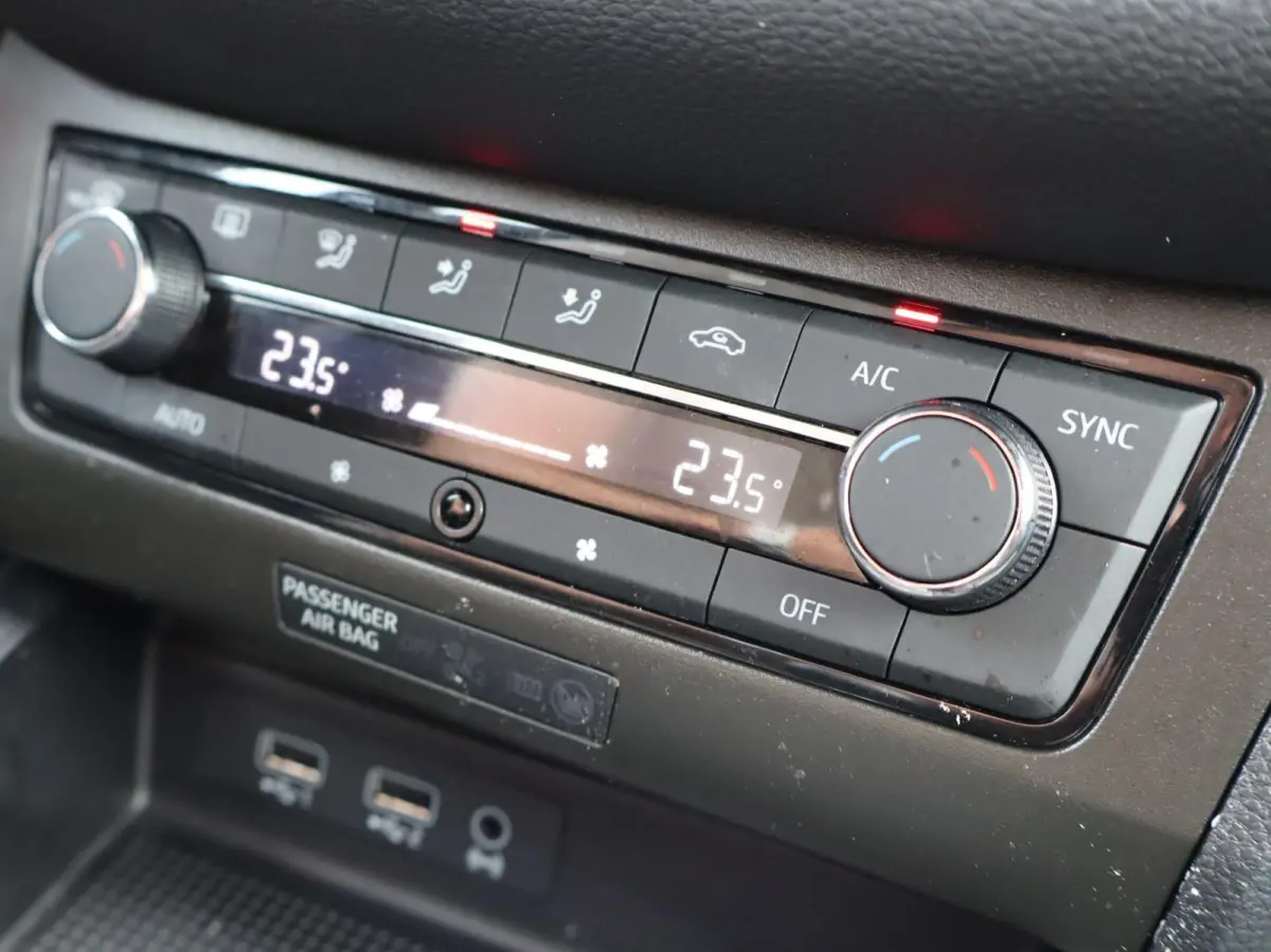 1.0 TSI 95pk FR Business Intense | Achteruitrijcamera | ACC | Apple Carplay/Android Auto