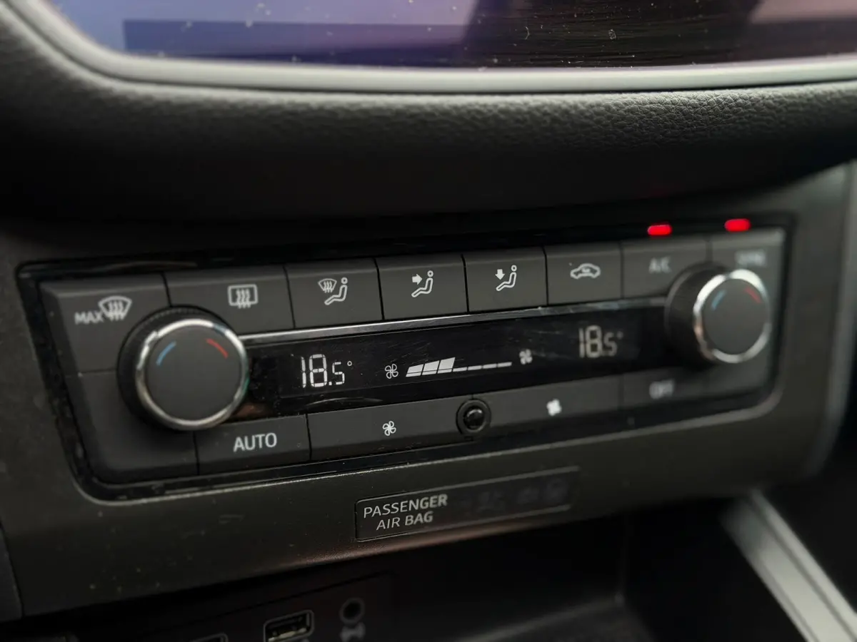 1.0 TSI FR Business Intense 116PK 6-BAK! (PANORAMADAK, CRUISE, CARPLAY, LED, GOED ONDH, CLIMATE CONTROL, NL-AUTO, ETC.)
