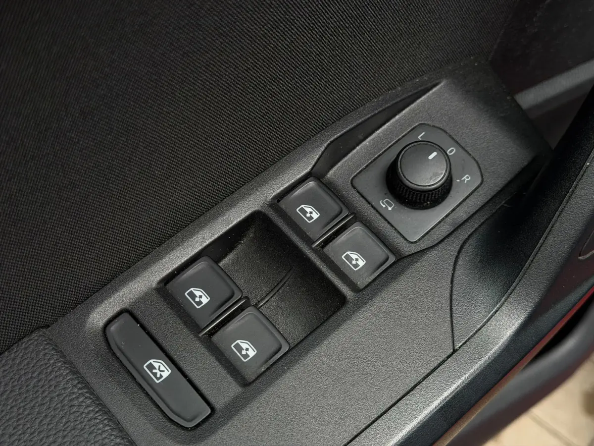 1.0 TSI FR Business Intense 116PK 6-BAK! (PANORAMADAK, CRUISE, CARPLAY, LED, GOED ONDH, CLIMATE CONTROL, NL-AUTO, ETC.)