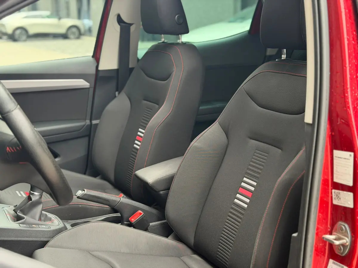 1.0 TSI FR Business Intense 116PK 6-BAK! (PANORAMADAK, CRUISE, CARPLAY, LED, GOED ONDH, CLIMATE CONTROL, NL-AUTO, ETC.)