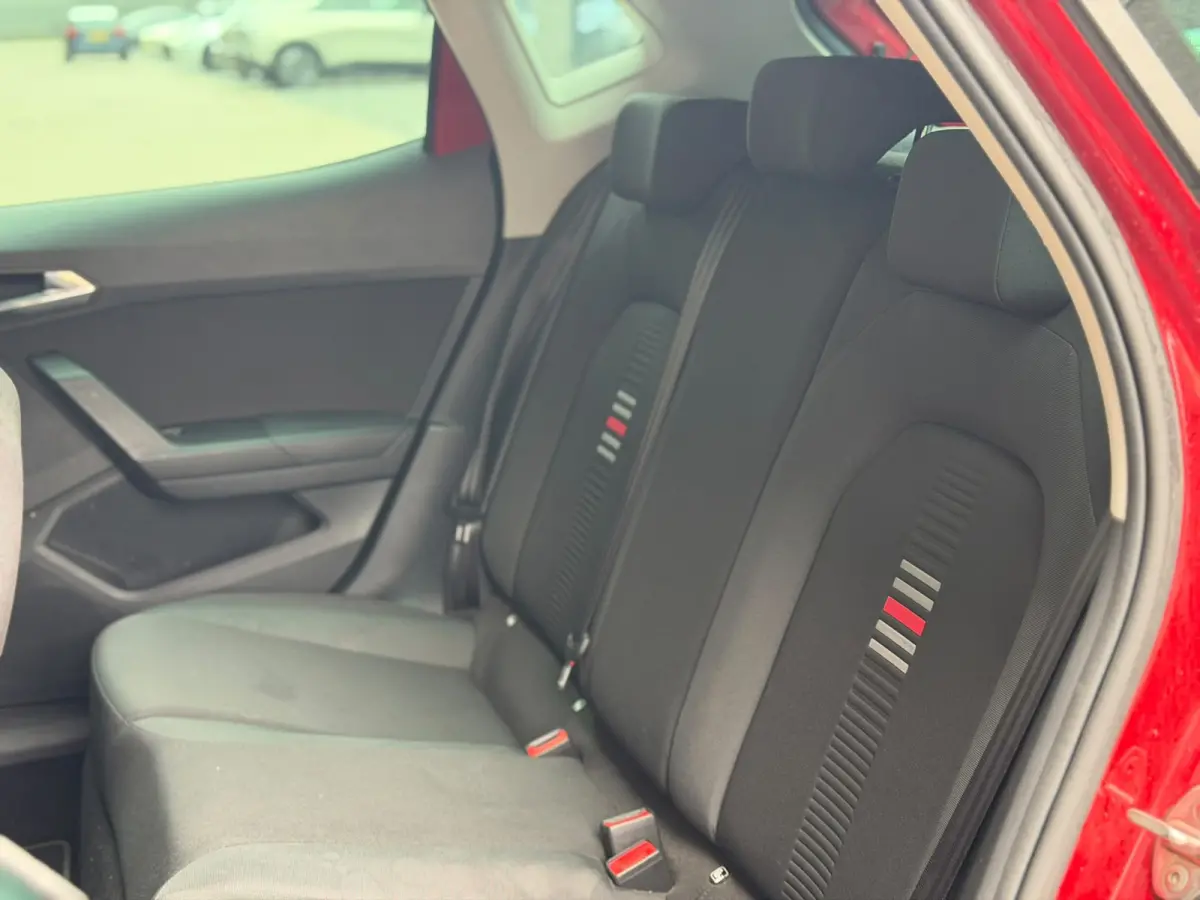 1.0 TSI FR Business Intense 116PK 6-BAK! (PANORAMADAK, CRUISE, CARPLAY, LED, GOED ONDH, CLIMATE CONTROL, NL-AUTO, ETC.)