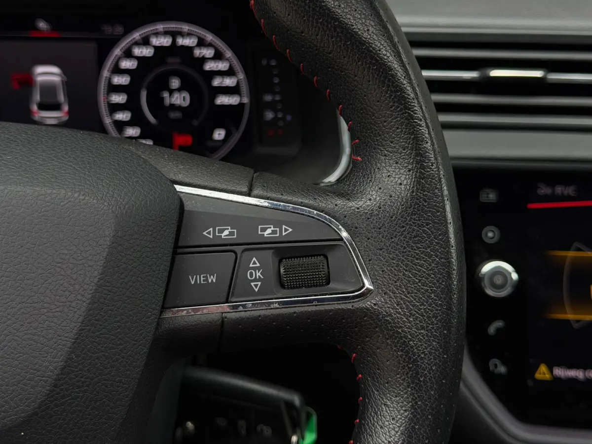 1.0 TSI FR Business Intense 116PK 6-BAK! (PANORAMADAK, CRUISE, CARPLAY, LED, GOED ONDH, CLIMATE CONTROL, NL-AUTO, ETC.)