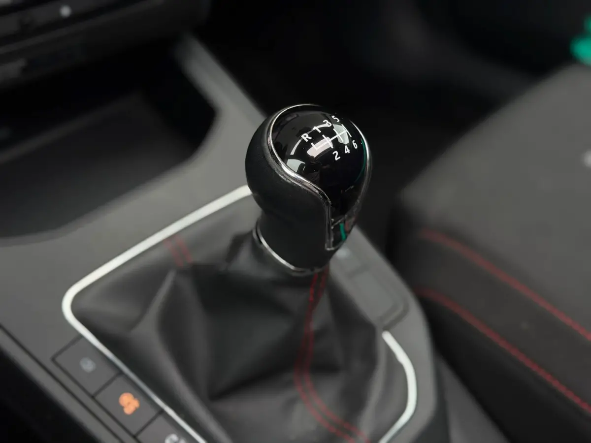 1.0 TSI FR Business Intense 116PK 6-BAK! (PANORAMADAK, CRUISE, CARPLAY, LED, GOED ONDH, CLIMATE CONTROL, NL-AUTO, ETC.)