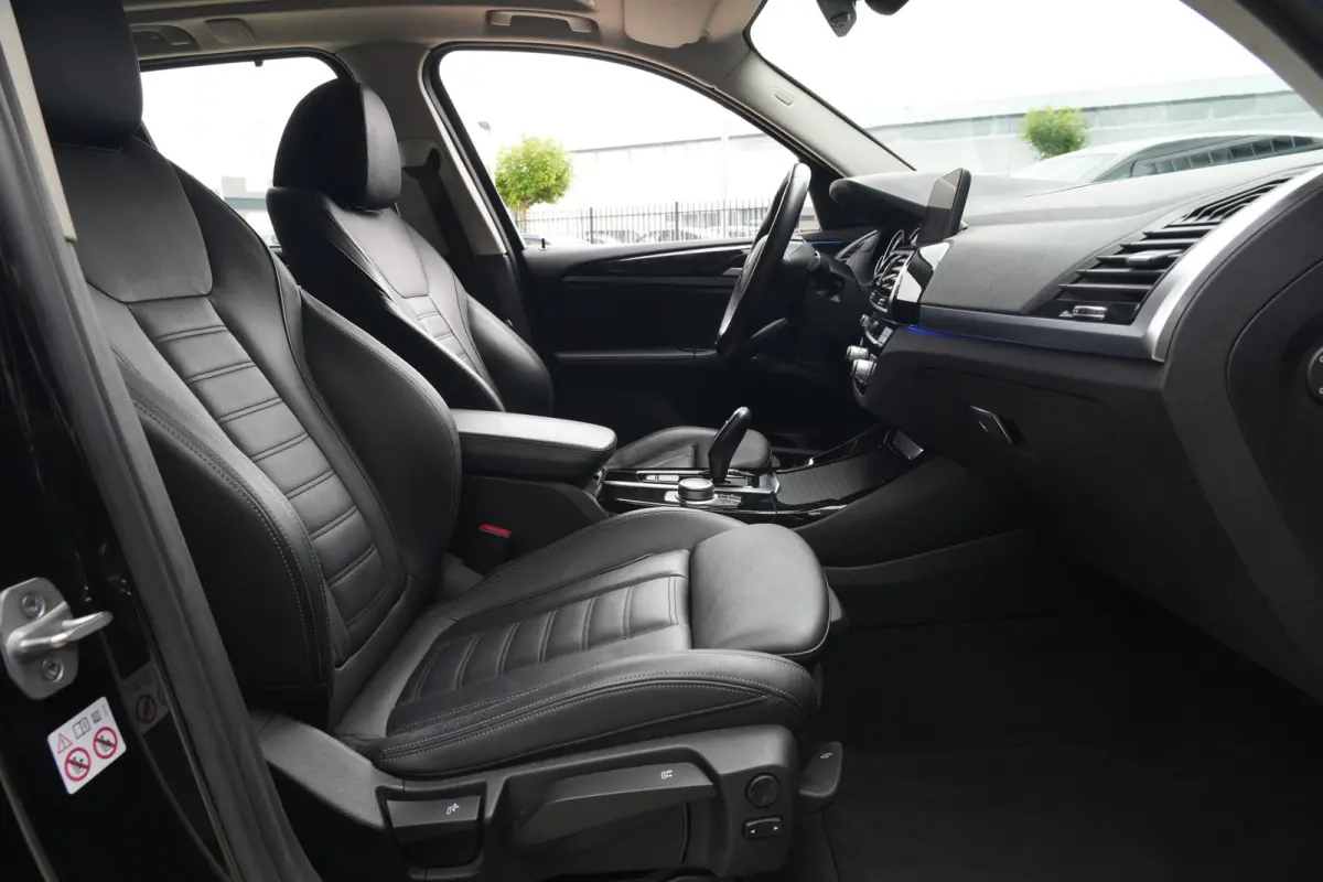xDrive20i xLine High Executive | 184PK | Pano | HUD | Camera | Keyless | Luxury Line | Driving Assistant Plus | 19" | BMW X3 xDrive20i xLine High Executive 184 PK Benzine met 2.0 viercilinde