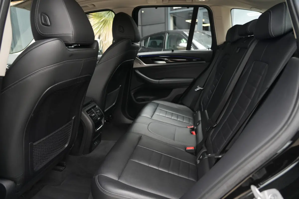 xDrive20i xLine High Executive | 184PK | Pano | HUD | Camera | Keyless | Luxury Line | Driving Assistant Plus | 19" | BMW X3 xDrive20i xLine High Executive 184 PK Benzine met 2.0 viercilinde