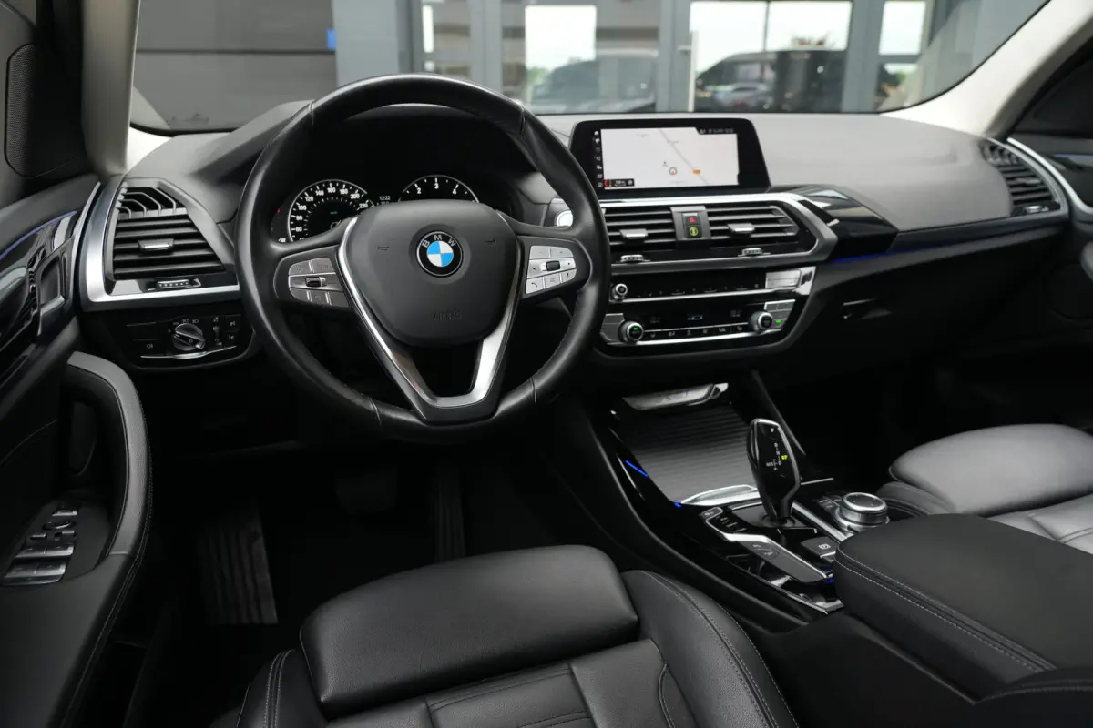 xDrive20i xLine High Executive | 184PK | Pano | HUD | Camera | Keyless | Luxury Line | Driving Assistant Plus | 19" | BMW X3 xDrive20i xLine High Executive 184 PK Benzine met 2.0 viercilinde