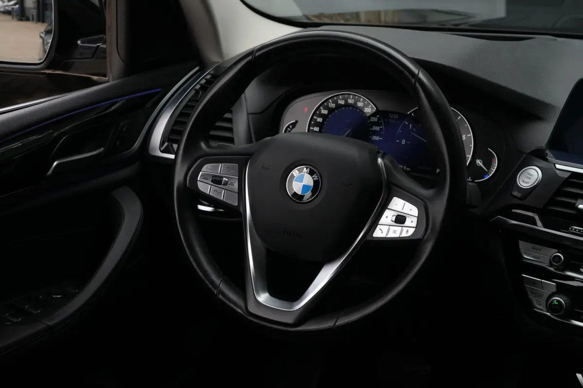 xDrive20i xLine High Executive | 184PK | Pano | HUD | Camera | Keyless | Luxury Line | Driving Assistant Plus | 19" | BMW X3 xDrive20i xLine High Executive 184 PK Benzine met 2.0 viercilinde