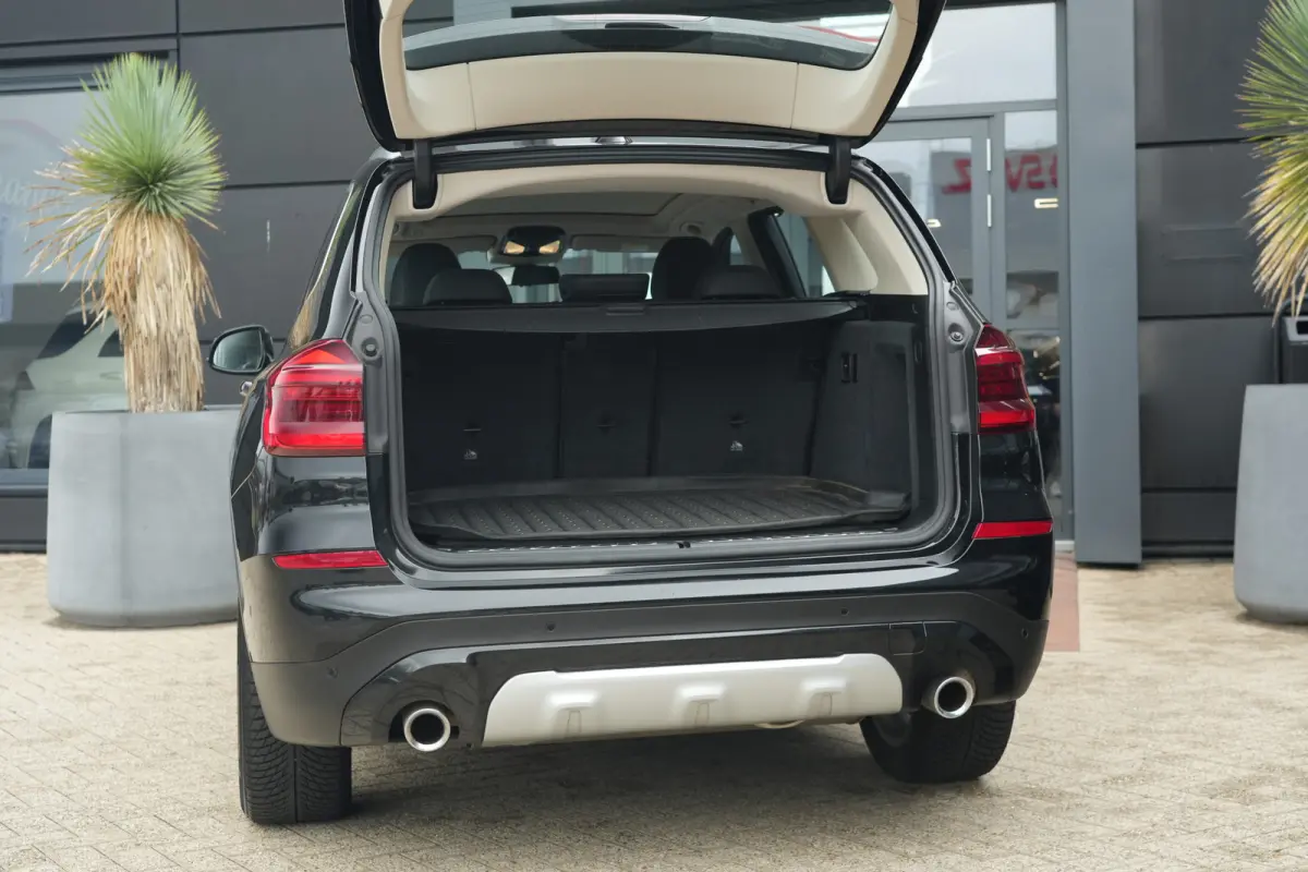 xDrive20i xLine High Executive | 184PK | Pano | HUD | Camera | Keyless | Luxury Line | Driving Assistant Plus | 19" | BMW X3 xDrive20i xLine High Executive 184 PK Benzine met 2.0 viercilinde