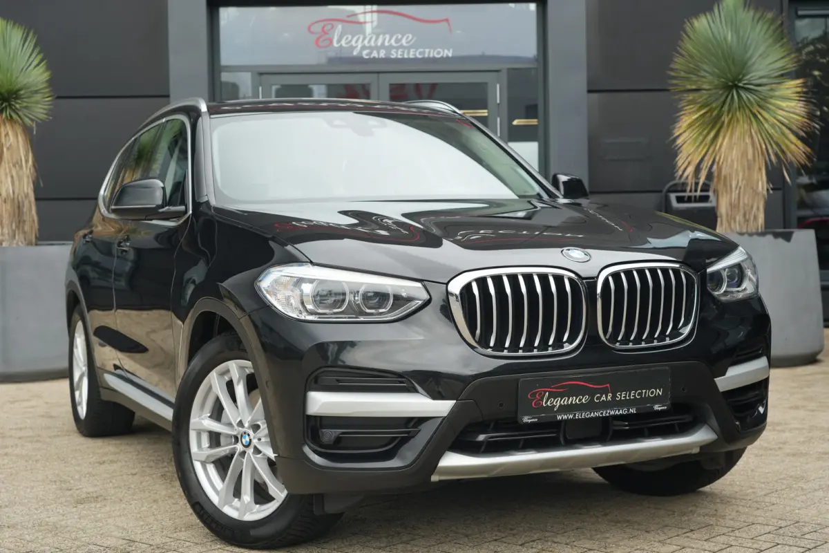 xDrive20i xLine High Executive | 184PK | Pano | HUD | Camera | Keyless | Luxury Line | Driving Assistant Plus | 19" | BMW X3 xDrive20i xLine High Executive 184 PK Benzine met 2.0 viercilinde