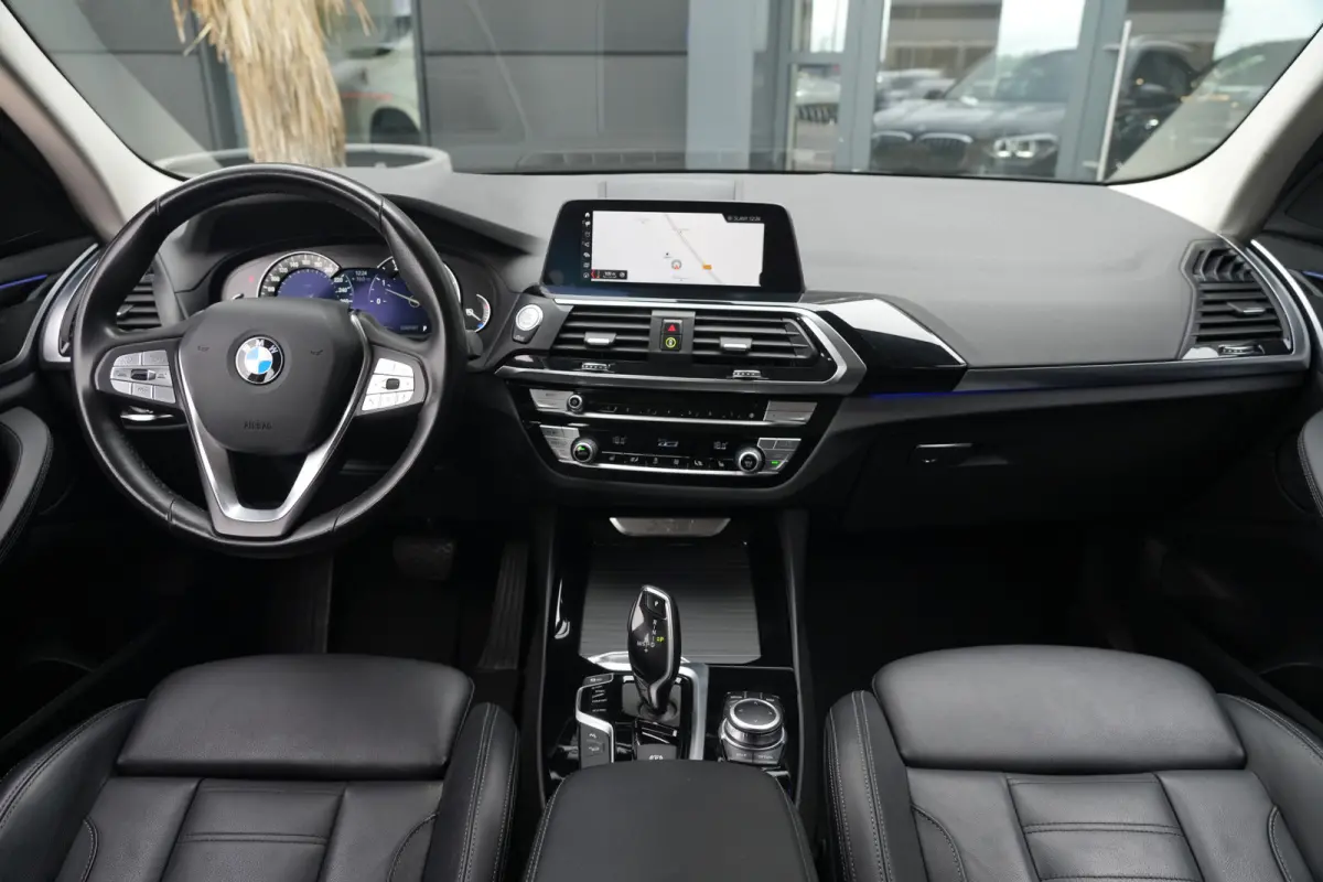 xDrive20i xLine High Executive | 184PK | Pano | HUD | Camera | Keyless | Luxury Line | Driving Assistant Plus | 19" | BMW X3 xDrive20i xLine High Executive 184 PK Benzine met 2.0 viercilinde