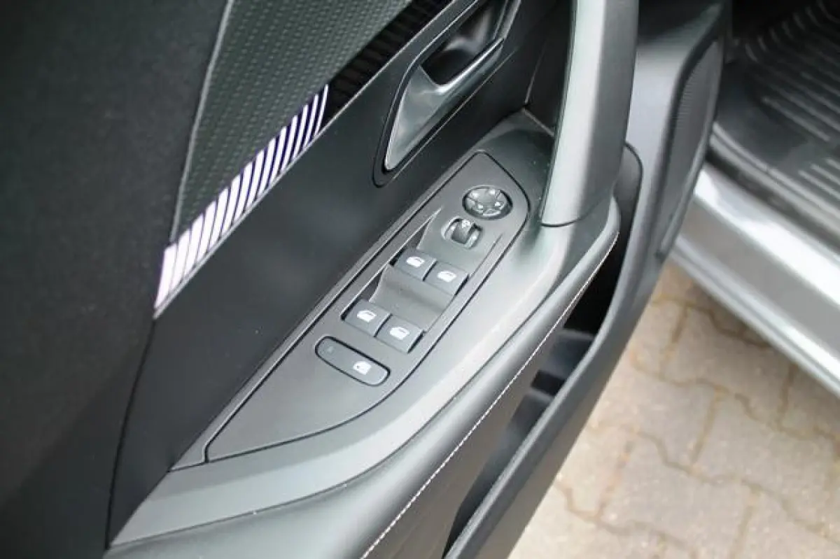 1.2 PureTech 100 Allure | Navi | Camera | Blind spot
