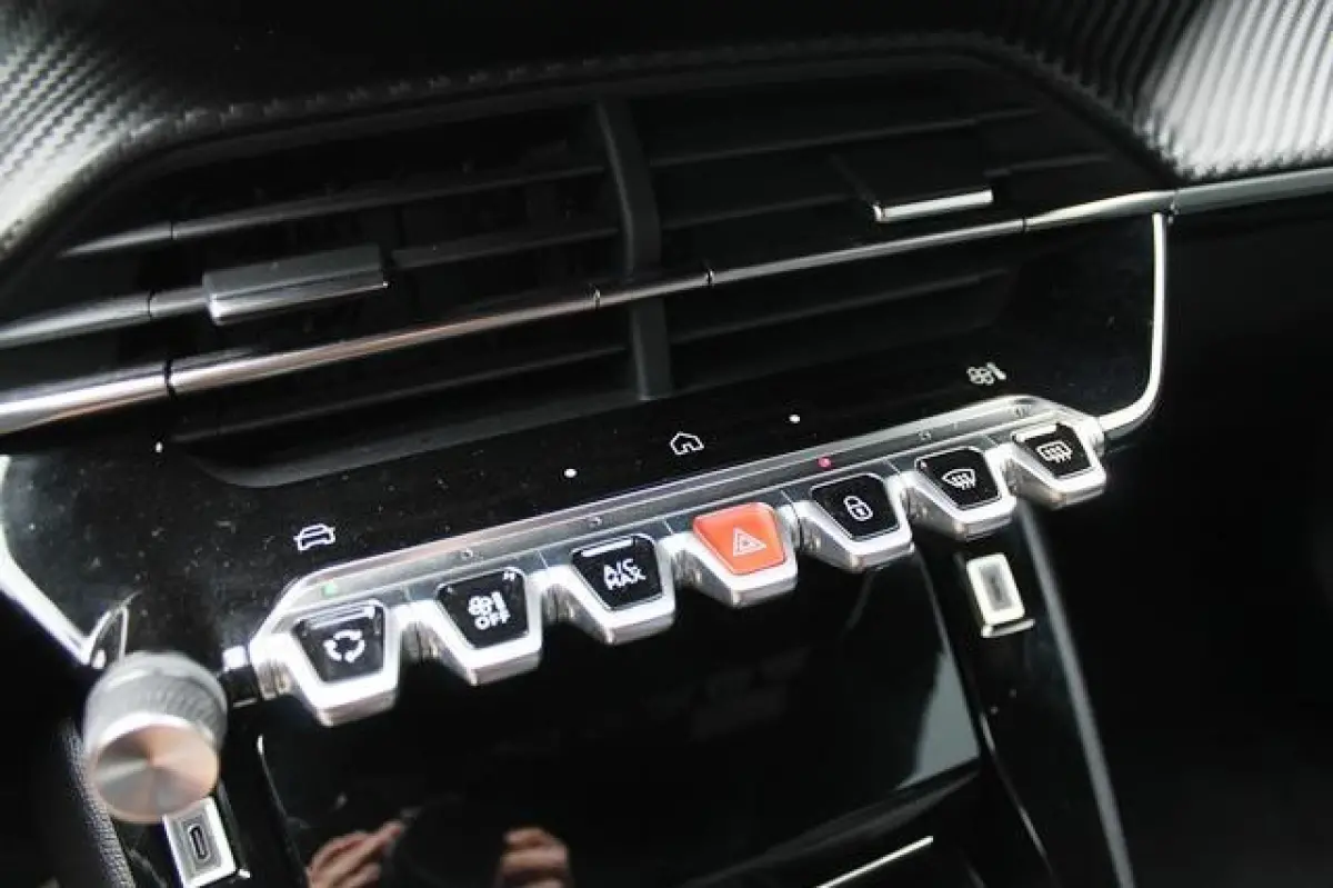 1.2 PureTech 100 Allure | Navi | Camera | Blind spot