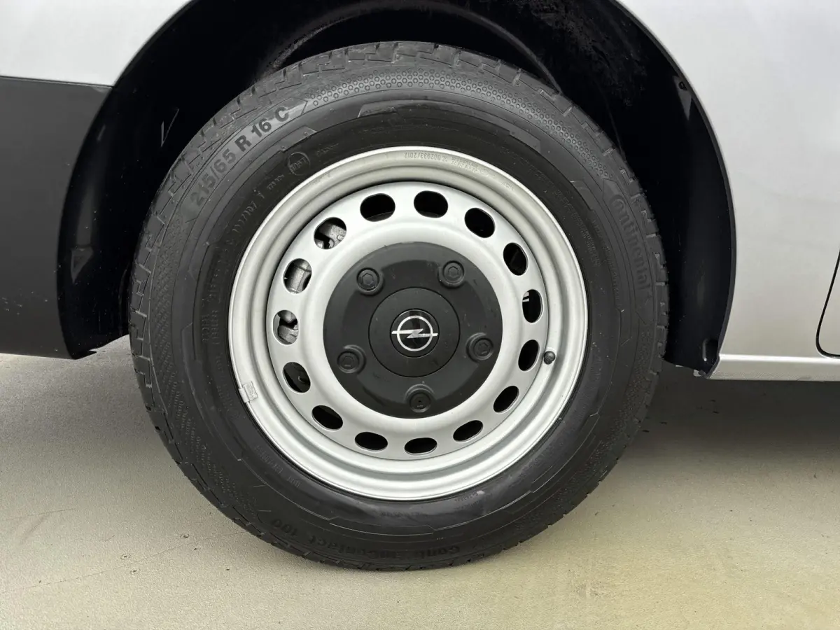 Electric L3 136pk 75 kWh | 2 Zitplaatsen rechtsvoor | Houtenafwerking laadruimte |