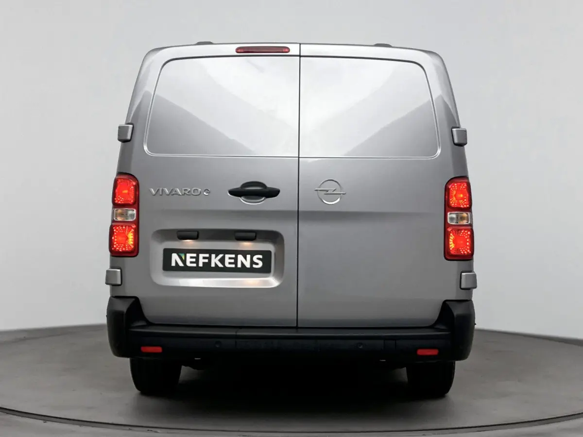 Electric L3 136pk 75 kWh | 2 Zitplaatsen rechtsvoor | Houtenafwerking laadruimte |