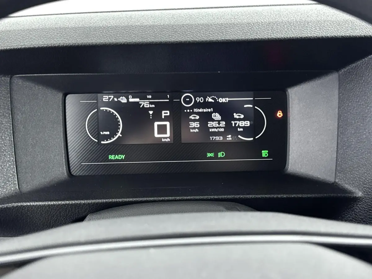 Electric L3 136pk 75 kWh | 2 Zitplaatsen rechtsvoor | Houtenafwerking laadruimte |