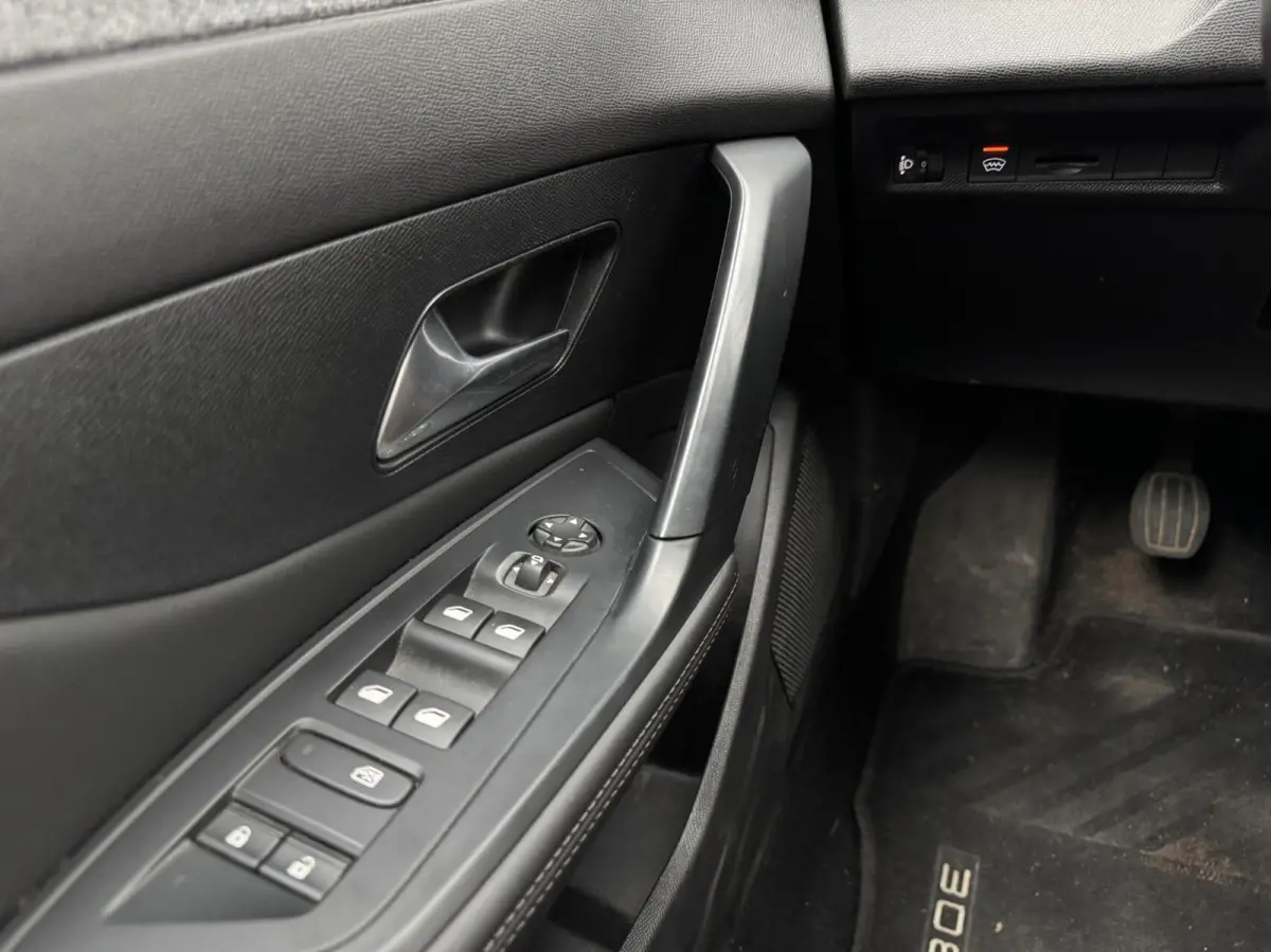 1.2 PureTech Allure | Digital Cockpit | LED | 360 Camera | Half Leder | CarPlay | Navigatie | DAB | Climate | Cruise