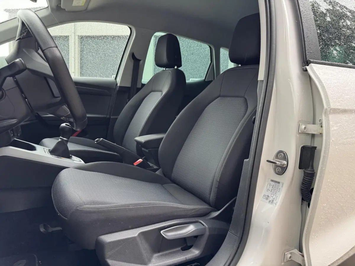 1.0 TSI Style Business Intense | Carplay | Navigatie | Cruise | Climate | Soelverwarming | Trekhaak | Sensoren