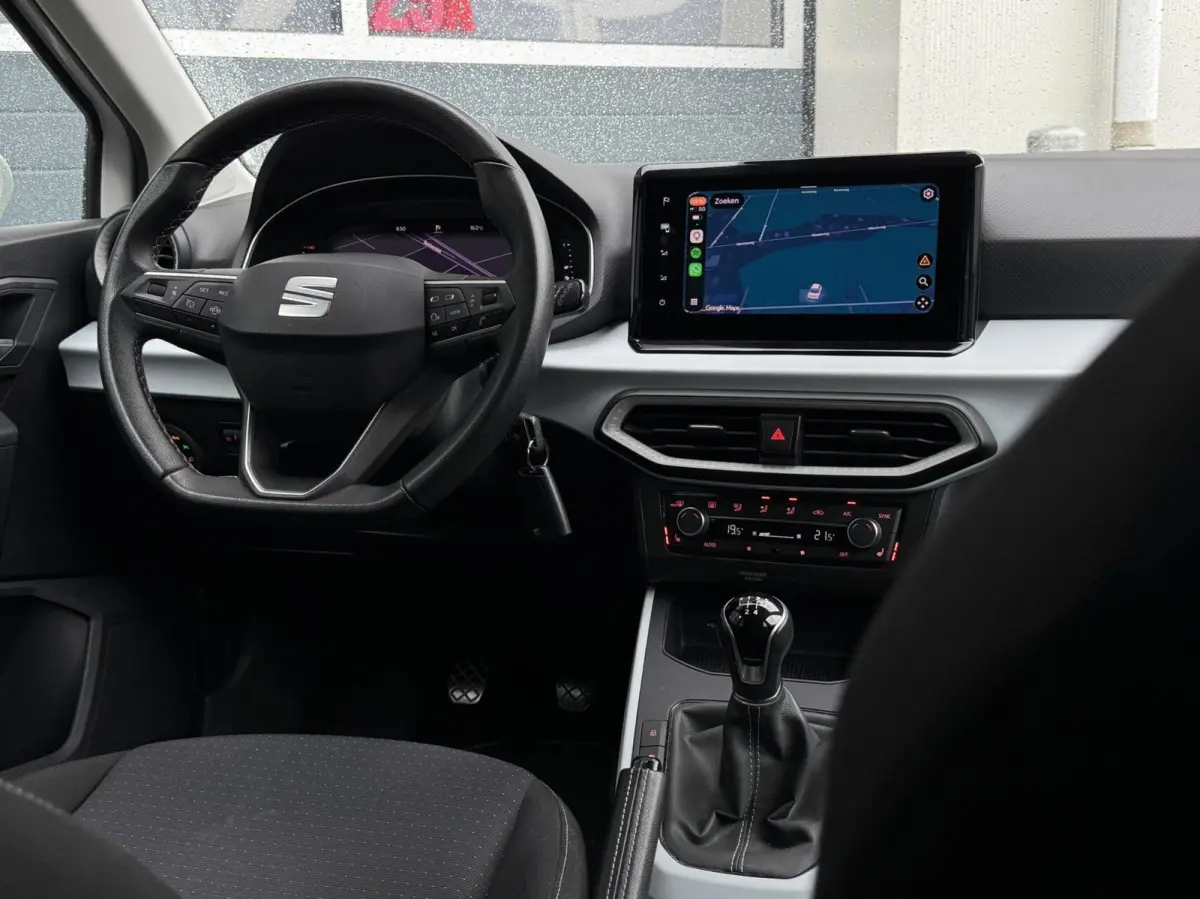 1.0 TSI Style Business Intense | Carplay | Navigatie | Cruise | Climate | Soelverwarming | Trekhaak | Sensoren
