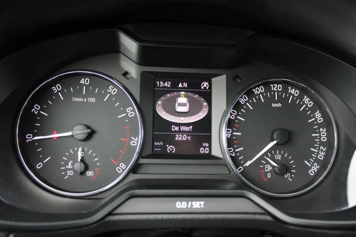 1.0 TSI Greentech Style Business|Navi|Carplay|Cruise|Stoel verw|Nieuwe distributie|Pano dak|Bi-Xenon|