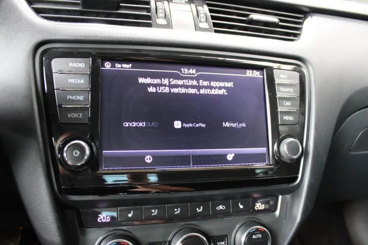 1.0 TSI Greentech Style Business|Navi|Carplay|Cruise|Stoel verw|Nieuwe distributie|Pano dak|Bi-Xenon|
