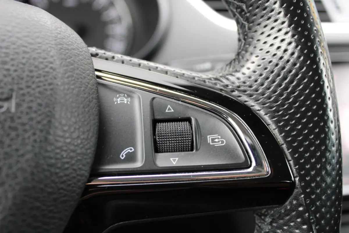 1.0 TSI Greentech Style Business|Navi|Carplay|Cruise|Stoel verw|Nieuwe distributie|Pano dak|Bi-Xenon|