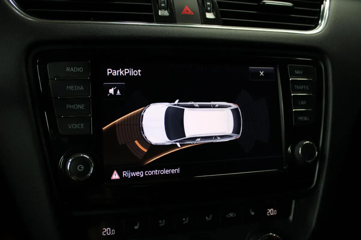 1.0 TSI Greentech Style Business|Navi|Carplay|Cruise|Stoel verw|Nieuwe distributie|Pano dak|Bi-Xenon|