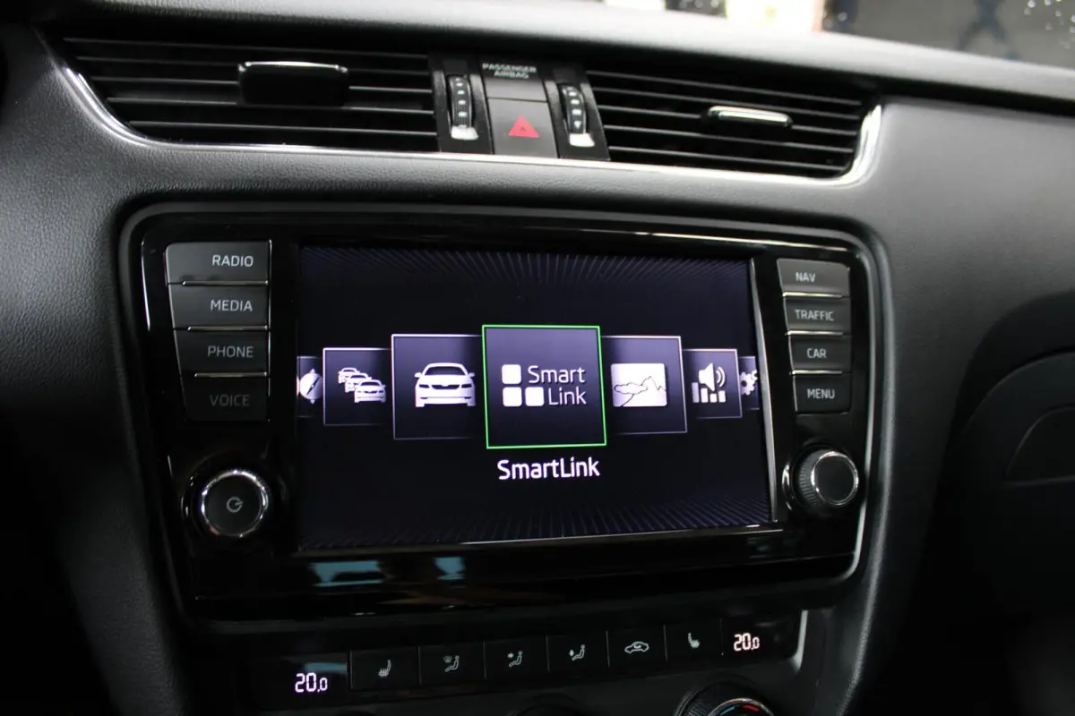 1.0 TSI Greentech Style Business|Navi|Carplay|Cruise|Stoel verw|Nieuwe distributie|Pano dak|Bi-Xenon|