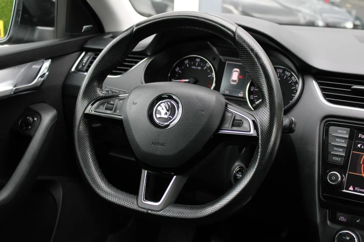 1.0 TSI Greentech Style Business|Navi|Carplay|Cruise|Stoel verw|Nieuwe distributie|Pano dak|Bi-Xenon|