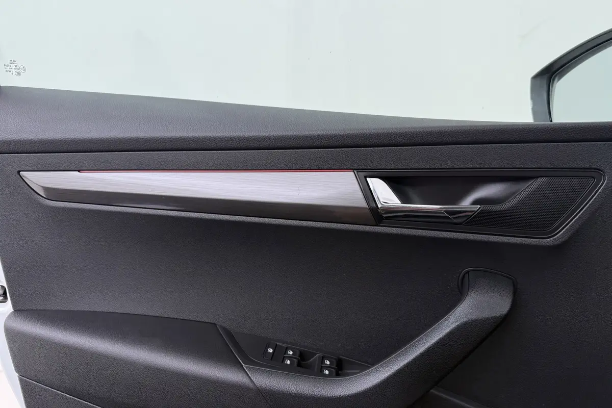 1.0 TSI Business Edition | CarPlay | Camera | Stoelverwarming | Cruise Control |