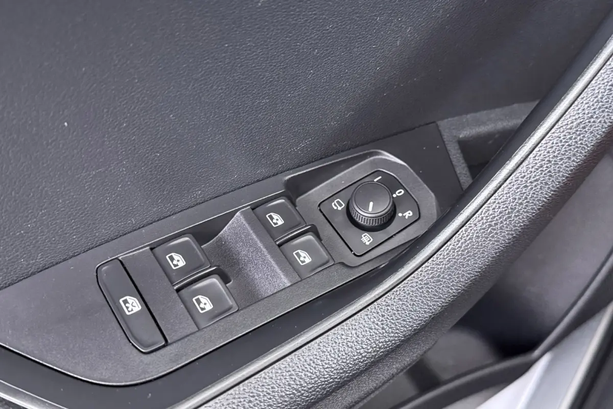 1.0 TSI Business Edition | CarPlay | Camera | Stoelverwarming | Cruise Control |